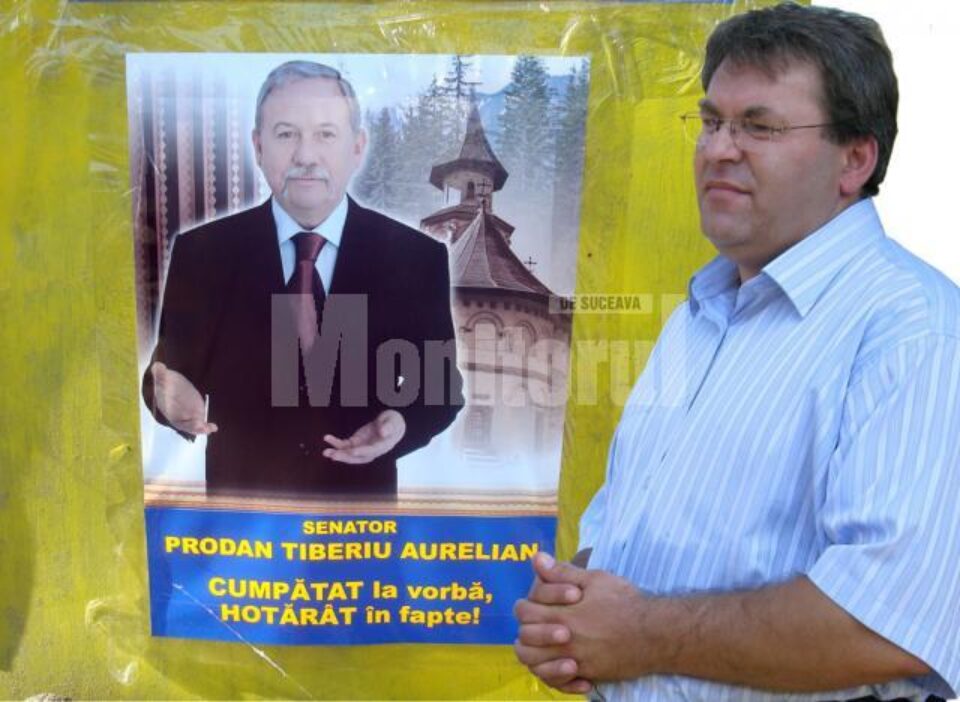 Corneliu Popovici spune că senatorul PNL de Suceava Tiberiu Prodan a lipit afișe cu poza sa în mai multe localități din zona în care candidează