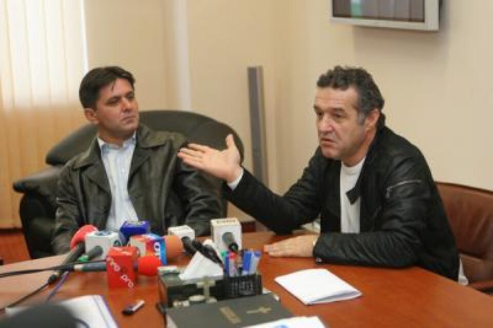 Becali spune că Lăcătuș rivalizează cu Mourinho