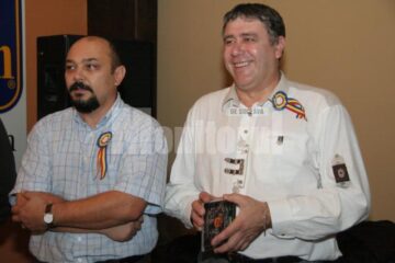 Cornel Grosar -Asociatia Juventus si Nelu Todireanu -Fundatia Ana, membrii de onoare ai formatiei Axiome