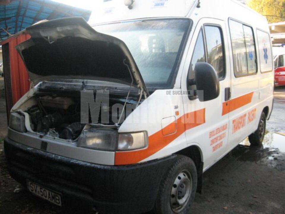 Ambulanța care a luat foc Ambulanța care a luat foc