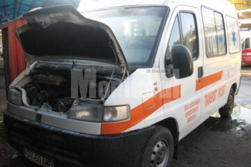 Ambulanța care a luat foc
