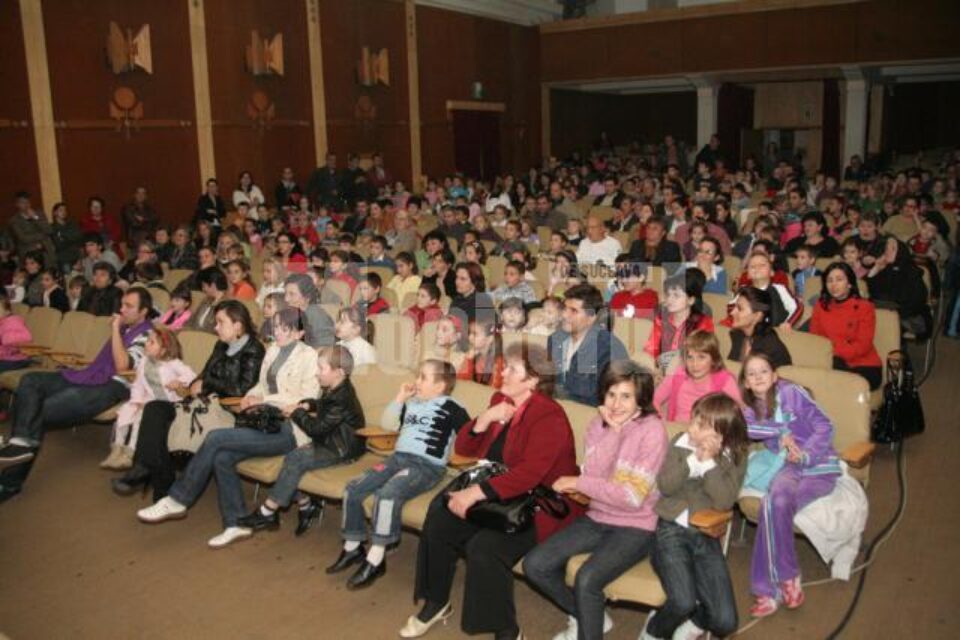 Spectacol: Culoare și mișcare pentru copii, pe scena teatrului