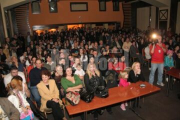 Sute de oameni au fost prezenți la lansarea de marți seara