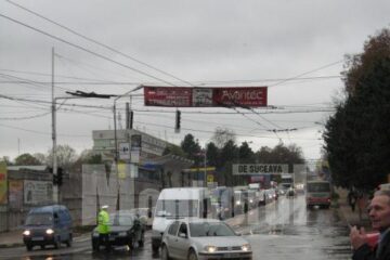 Intersecția Areni, inundată de o conductă ACET