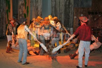 Colegiul Național „Petru Rareș”: „Balul bobocilor” în Wild West