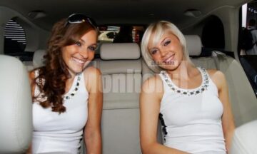 Superbele fete de la Salonul Auto de la Paris