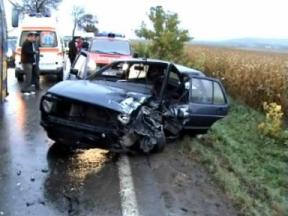 La ieșirea din Suceava: Trei răniți, în urma unei depășiri imprudente