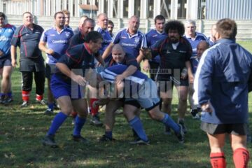 Meciul de old-boys a constituit principala atracție a „regalului” de rugby de la Complexul Unirea