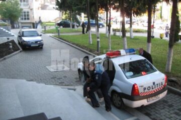 O noapte la arest: Doi suspecți reținuți de poliție, în cazul furtului antenei înalte cât două blocuri turn