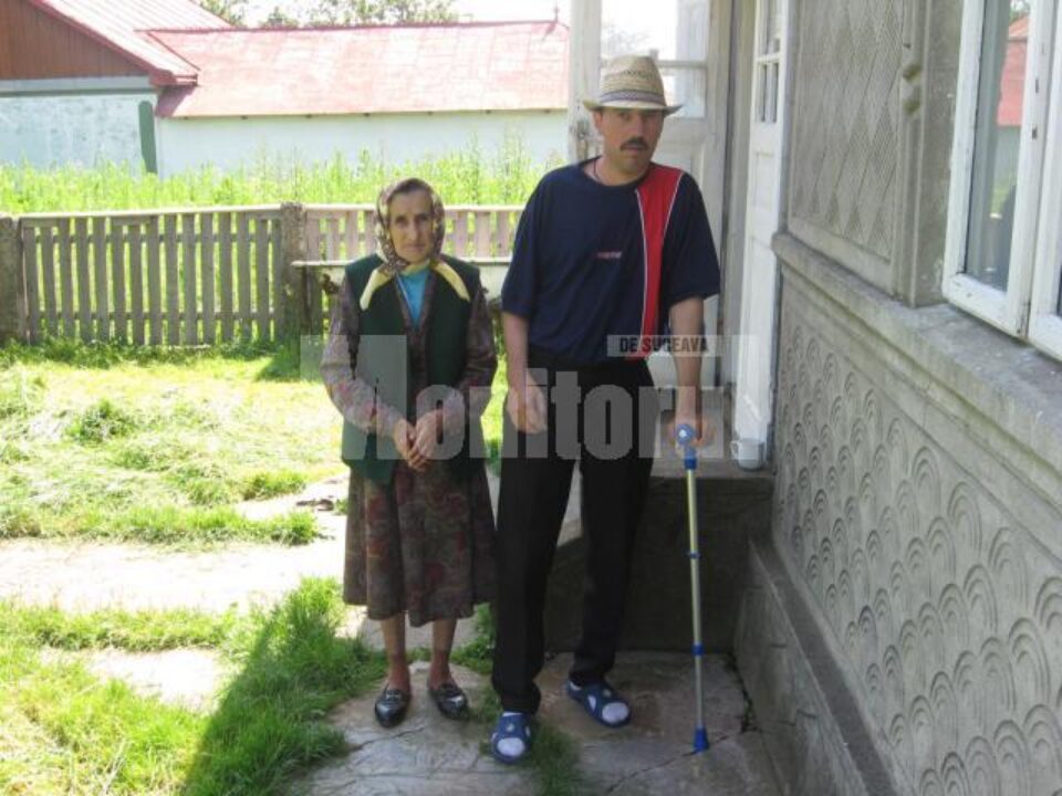 Bărbatul care a fost la un pas de moarte, după ce a fost lovit cu lopata în cap de Puiu Scolobiuc Bărbatul care a fost la un pas de moarte, după ce a fost lovit cu lopata în cap de Puiu Scolobiuc