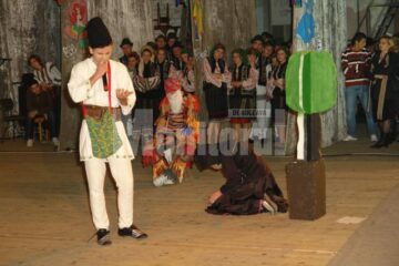 Colegiul „Dimitrie Cantemir”: „Balul bobocilor”, cu mască și fără mască