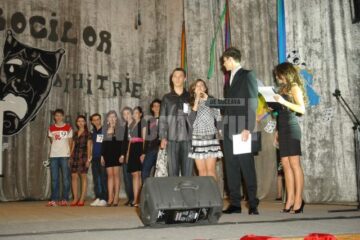 Colegiul „Dimitrie Cantemir”: „Balul bobocilor”, cu mască și fără mască