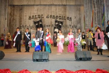 Colegiul „Dimitrie Cantemir”: „Balul bobocilor”, cu mască și fără mască