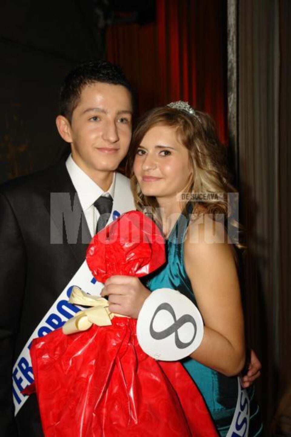 Roxana Alexandrovici și Iulian Crăciunescu, Miss și Mister Boboc la Colegiul Economic