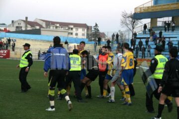 Boacănele lui Bocăneală nu au rămas fără urmări, iar spiritele s-au încins la final și arbitrul a fost bătut de jucătorii de la Cetatea