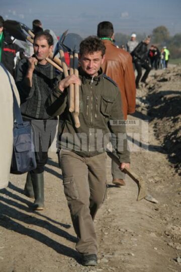 Acțiune ecologică: Președintele Băsescu a plantat câte un salcâm pentru fiecare membru al familiei sale