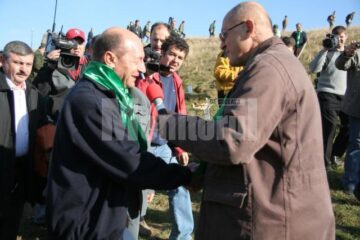 Acțiune ecologică: Președintele Băsescu a plantat câte un salcâm pentru fiecare membru al familiei sale