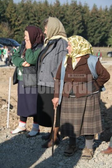 Acțiune ecologică: Președintele Băsescu a plantat câte un salcâm pentru fiecare membru al familiei sale