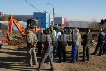 Lucrări stopate: Racordarea la rețeaua de gaz a Centrului Comercial Galeria, întreruptă de un grup de nemulțumiți