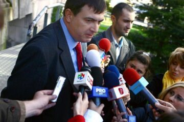 Președintele executiv al Federației "Spiru Haret", Marius Nistor, făcând o declarație de presă. Foto: MEDIAFAX