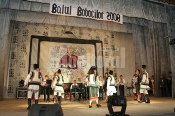 Colegiul „Ciprian Porumbescu”: „Balul bobocilor” pe canalul „Art TV”