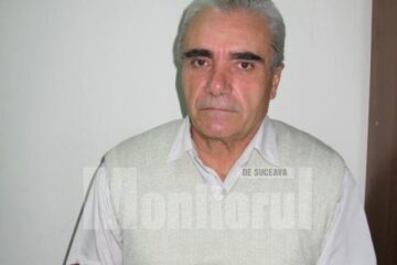Nicolai Oprea cu medalia obținută pentru monografia cartofilă “Bucovina - Cronică ilustrată”