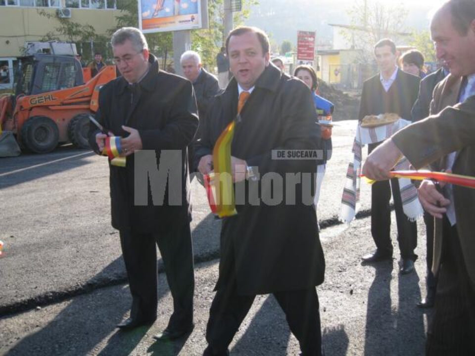 Alături de Gheorghe Flutur s-au aflat primarii de Suceava și Șcheia, Ion Lungu, respectiv Vasile Andriciuc Alături de Gheorghe Flutur s-au aflat primarii de Suceava și Șcheia, Ion Lungu, respectiv Vasile Andriciuc