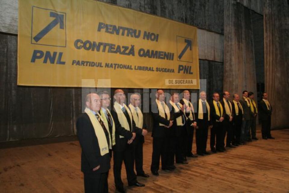 PNL Suceava și-a prezentat ieri alegătorilor suceveni candidații la alegerile parlamentare PNL Suceava și-a prezentat ieri alegătorilor suceveni candidații la alegerile parlamentare