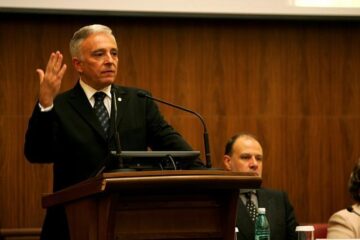 Guvernatorul BNR, Mugur Isărescu: „Nu vă faceți griji la creditele în lei. Trebuie să facă ceva cu banii”. Foto: MEDIAFAX