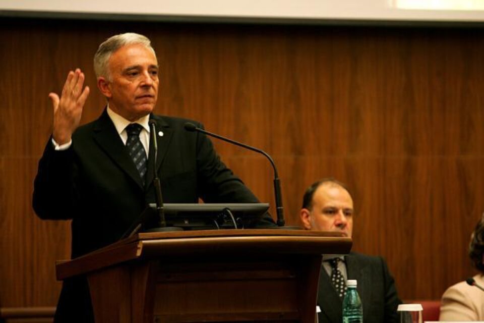 Guvernatorul BNR, Mugur Isărescu: „Nu vă faceți griji la creditele în lei. Trebuie să facă ceva cu banii”. Foto: MEDIAFAX