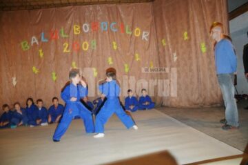 Concurs: „Balul bobocilor”, la Grupul Școlar Dumbrăveni