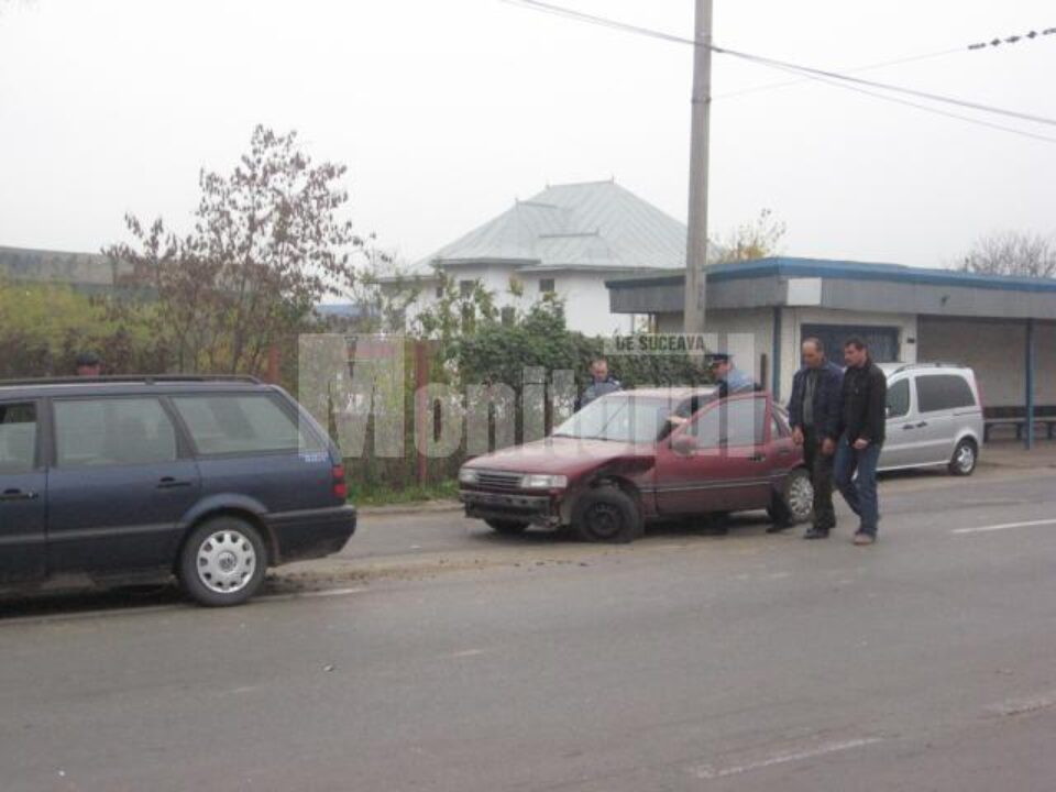 Politistul care a provocat accidentul, incercand sa scoata masina de pe carosabil Politistul care a provocat accidentul, incercand sa scoata masina de pe carosabil