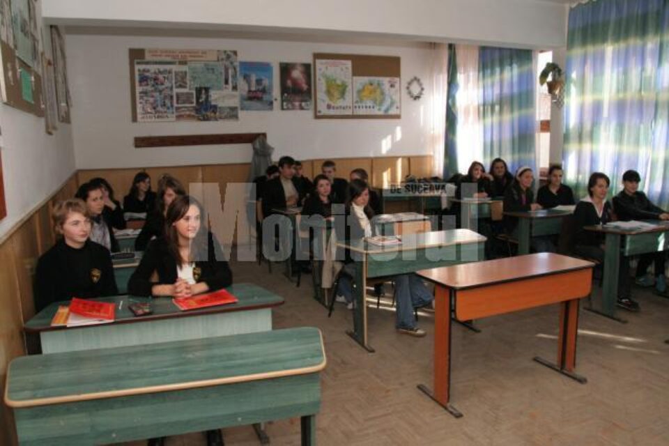 Ieri, în intervalul orar 12-14, majoritatea cadrelor didactice din județul Suceava au fost în grevă de avertisment, Ieri, în intervalul orar 12-14, majoritatea cadrelor didactice din județul Suceava au fost în grevă de avertisment,