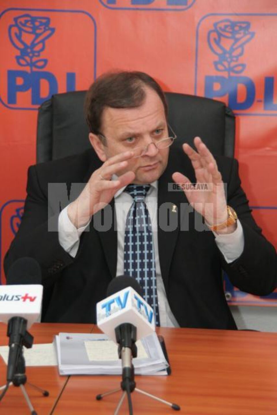 Gheorghe Flutur: „PD-L solicită contracandidaților noștri să vină la dezbateri” Gheorghe Flutur: „PD-L solicită contracandidaților noștri să vină la dezbateri”