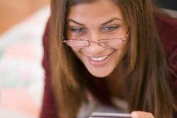 Internauții români au încredere în site-urile de comerț online din țară. Foto: CORBIS