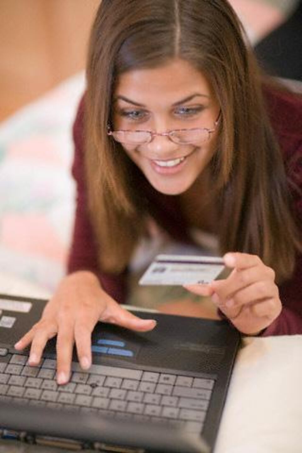 Internauții români au încredere în site-urile de comerț online din țară. Foto: CORBIS