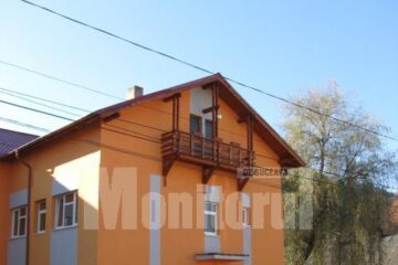 Clădirea în care cad tavane