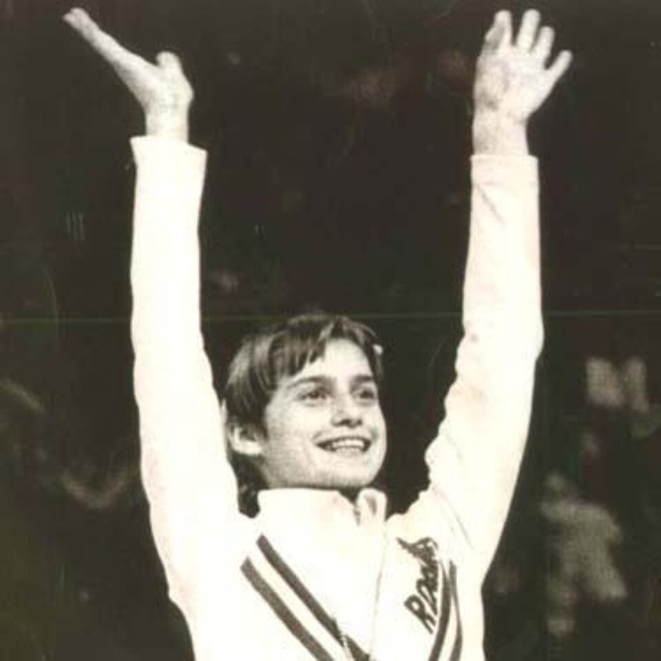 Nadia Comăneci, fetița care acum 30 de ani uimea lumea Nadia Comăneci, fetița care acum 30 de ani uimea lumea