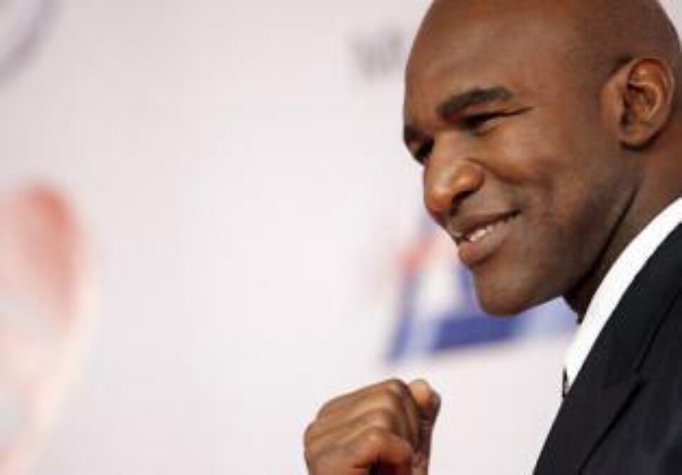 Holyfield vrea să devină cel mai bătrân campion mondial