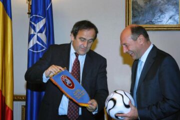Băsescu și Platini s-au gratulat reciproc. Foto: MEDIAFAX