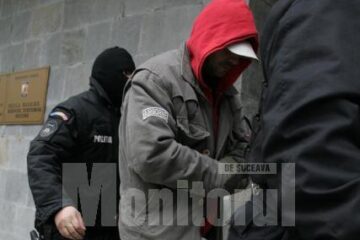 Escortați de caguliști, suspecții au fost aduși pe rând în fața procurorilor DIICOT