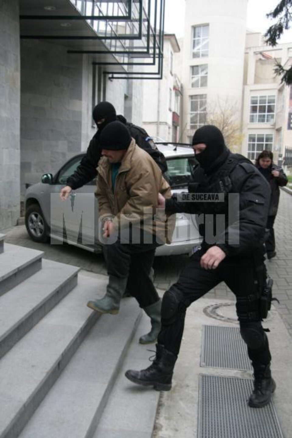 O parte dintre persoanele aflate sub urmărire penală în dosarul traficului de țigări