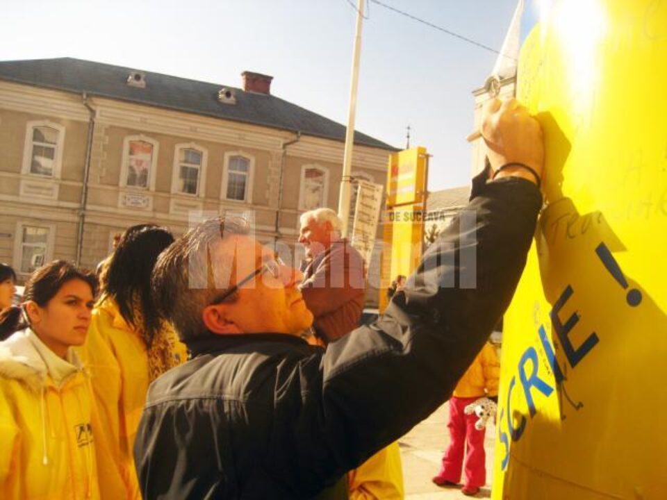 Philip Rozopol: „Îi invit să-mi scrie cererile lor pe aceste coloane, iar eu voi încerca să le răspund la cât mai mulți” Philip Rozopol: „Îi invit să-mi scrie cererile lor pe aceste coloane, iar eu voi încerca să le răspund la cât mai mulți”
