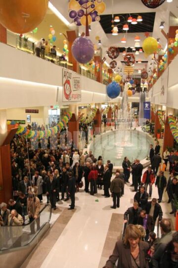 Seară mondenă: Lux și extravaganță la inaugurarea Iulius Mall Suceava