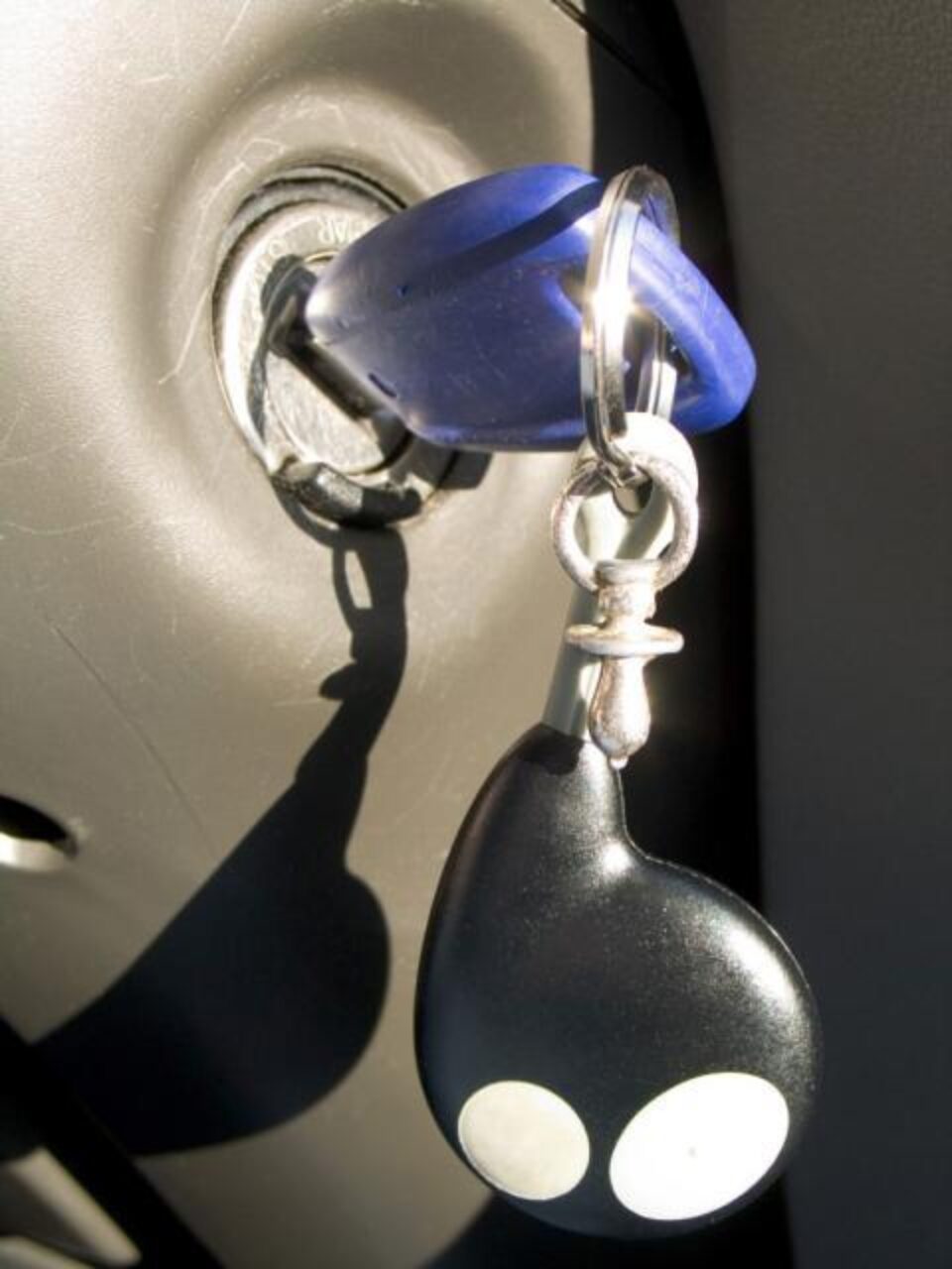 Guvernul va suspenda pentru 3-6 luni taxa de poluare auto pentru vehiculele noi. Foto: Carlos Paes