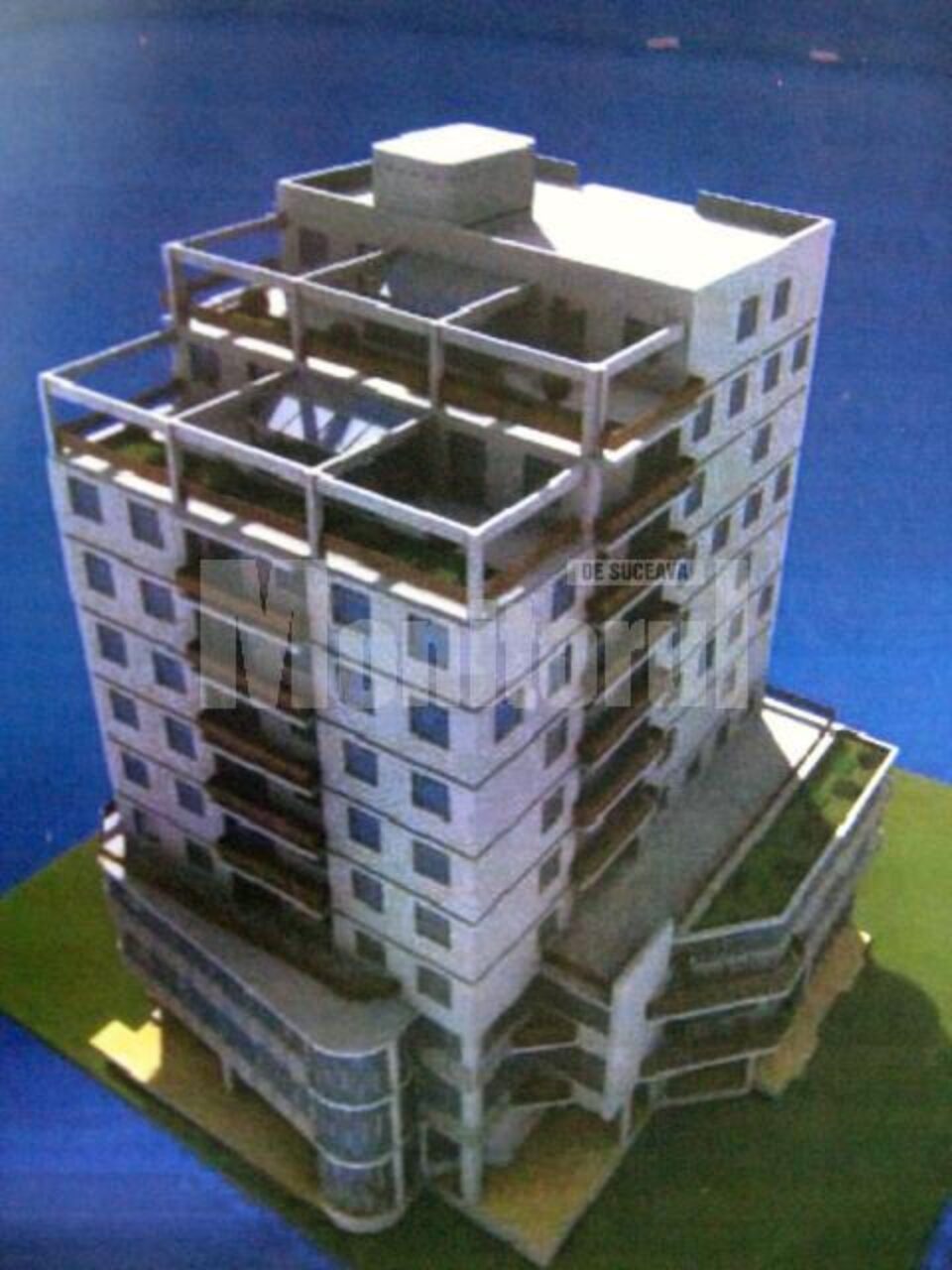 Bloc turn cu 14 niveluri, pe un teren de nici 0,1 ha