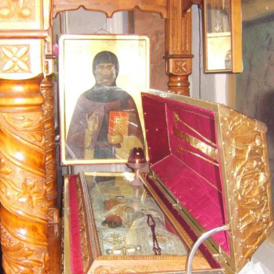 Din anul 1490 până astăzi, sfintele moaște se află nestrămutate de la Mănăstirea Bistrița Din anul 1490 până astăzi, sfintele moaște se află nestrămutate de la Mănăstirea Bistrița