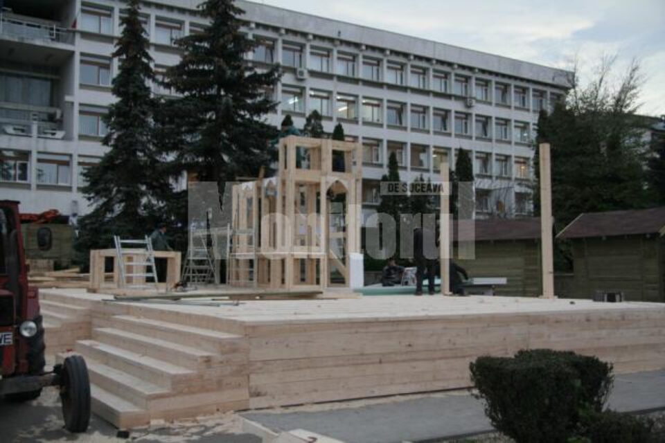 Sărbătoare: Salve de tun în fața Gării Burdujeni și a Palatului Administrativ, de Ziua Bucovinei