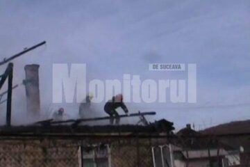 Incendiu la Pătrăuți: Flăcările le-au făcut acoperișul casei scrum