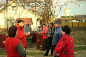 Ovidiu Donțu s-a aflat ieri în cartierul Ițcani, unde s-a întâlnit cu cetățenii de la care a aflat problemele cu care aceștia se confruntă Ovidiu Donțu s-a aflat ieri în cartierul Ițcani, unde s-a întâlnit cu cetățenii de la care a aflat problemele cu care aceștia se confruntă